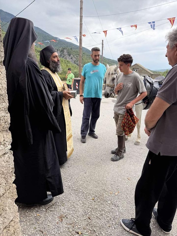 Οι καβαλάρηδες του Κρόκου επιστρέφουν τα ιερά λείψανα του Αγίου Νικάνορα στη Ζάβορδα