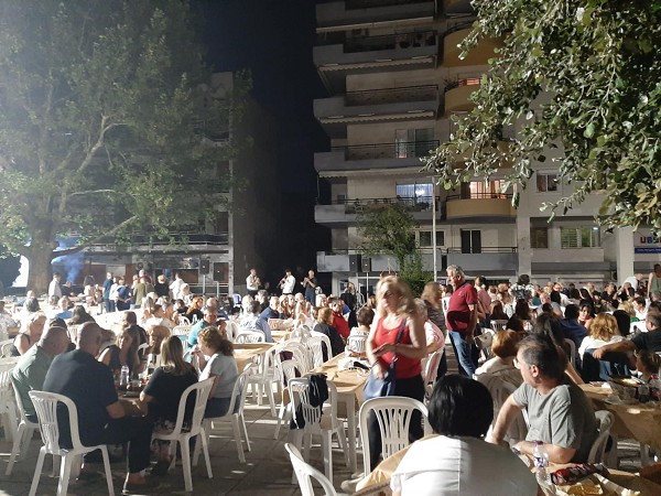 Το κέφι άναψε στην πλατεία Αλώνια