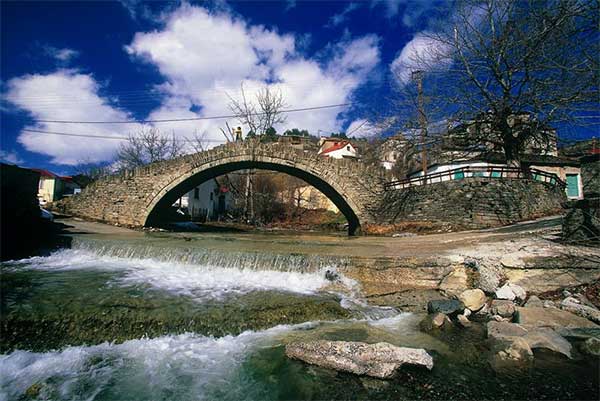 Road Trip από τη Θεσσαλονίκη: Στο χωριό των 5 κατοίκων, με το μοναδικό γεφύρι και την «υπογραφή» του Θ. Αγγελόπουλου