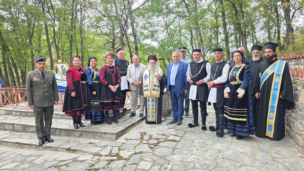 Γρεβενιώτες Κοζάνης στο εξωκλήσι του τόπου του μαρτυρίου του εθνομάρτυρα Μητροπολίτη Αιμιλιανού