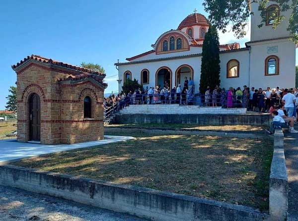 Θεία Λειτουργία στον Ιερό Ενοριακό Ναό Γενεσίου της Θεοτόκου Πλατανορρεύματος