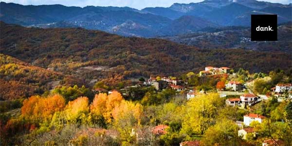 Κορυφή: Από τα πιο γραφικά ορεινά χωριά του Βοΐου, με άγρια ομορφιά και ιστορία