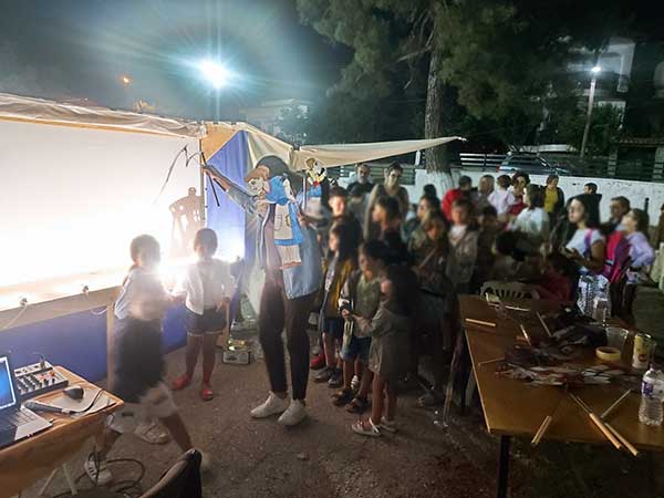 Με μεγάλη επιτυχία πραγματοποιήθηκε η παράσταση Καραγκιόζη από τον μικρό καλλιτέχνη Ωττά Ηλία στην Κοινότητα Πρωτοχωρίου