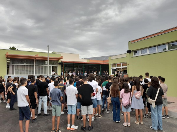 Ο αγιασμός στο Δημόσιο Ωνάσειο Γυμνάσιο Κοζάνης – “Μια πρωτοβουλία για όλη την Κοζάνη”