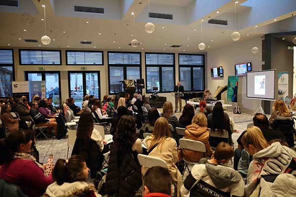 Με μεγάλη επιτυχία πραγματοποιήθηκε η εκδήλωση «Οι λέξεις που μας ενώνουν» σε συνεργασία με τα ΚΔΗΦ ΑμεΑ «Σύμπλευση» στο πλαίσιο του 9ου Συμποσίου Λογοτεχνίας