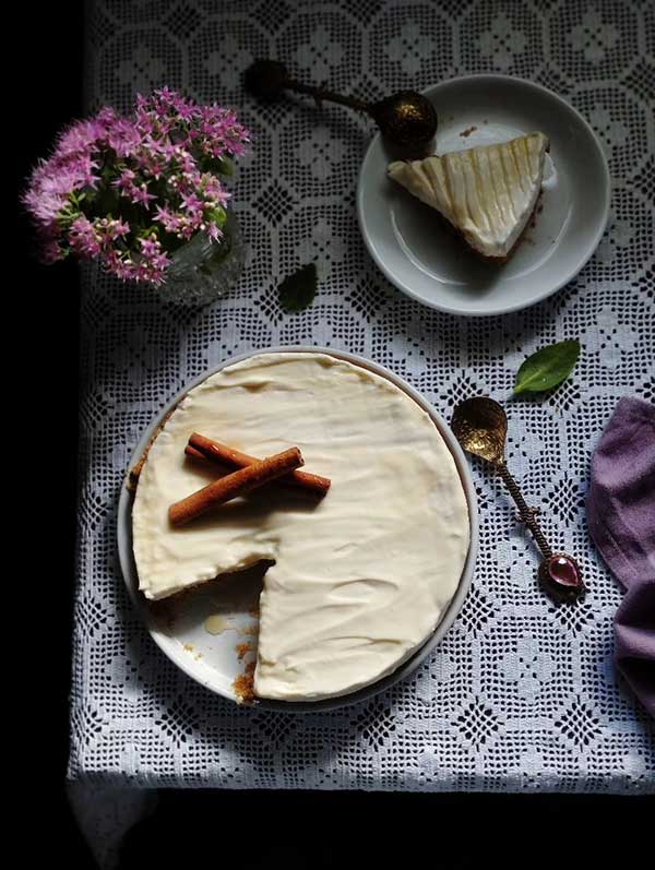 The 3 Cooks: Cheesecake με βάση από μπισκότα και βούτυρο αμυγδάλου