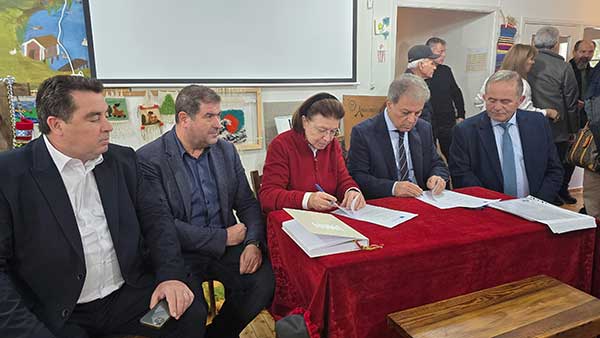 Υπογραφή προγραμματικών συμβάσεων με την Υπουργό Πολιτισμού Λίνα Μενδώνη για τον Άγιο Νικόλαο Κοζάνης και το Γεφύρι του Πασά στα Γρεβενά