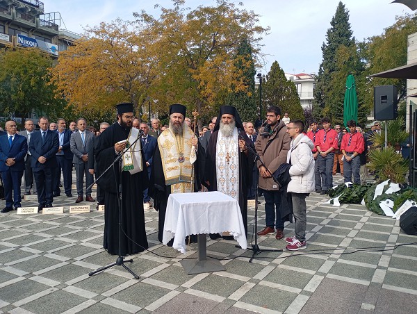 Επιμνημόσυνη δέηση και κατάθεση στεφάνων στην κεντρική πλατεία για τα Ελευθερία της Πτολεμαΐδας