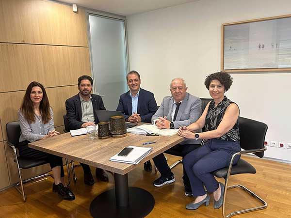 Ο δήμαρχος Κοζάνης στον Πελοπίδα Καλλίρη για το κολυμβητήριο και τα νέα κοιμητήρια