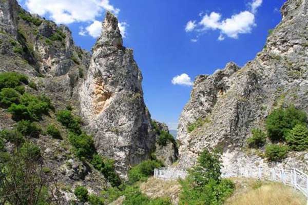 Πεζοπορία στα φαράγγια των Σερβίων, Κοζάνης: Οδηγός για φυσιολάτρες και ταξιδιώτες