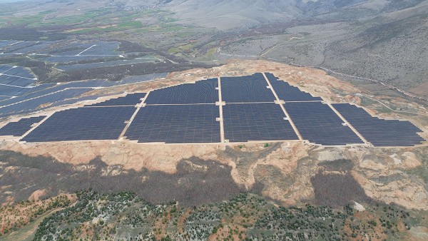 Όμιλος ΔΕΗ: Στο 90% η κατασκευή των φωτοβολταϊκών ισχύος 2,13 GW στη Δυτική Μακεδονία
