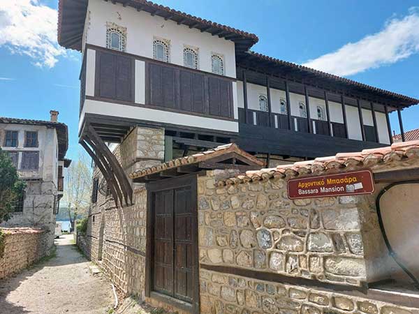Πήγαν σε εγκαίνια της έκθεσης στο Αρχοντικό Μπασάρα στην Καστοριά και κλέψανε εκθέματα!