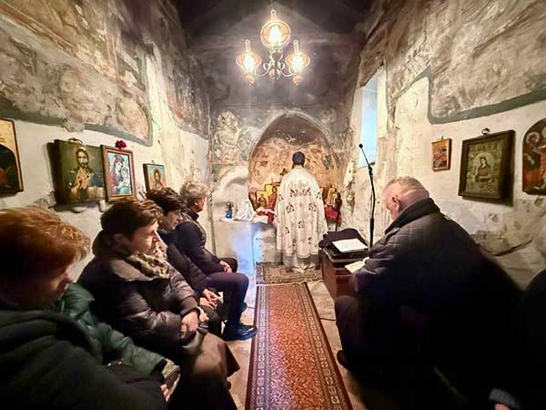 Πανηγυρική Θεία Λειτουργία στο ξωκλήσι του Αγίου Μηνά στο Βελβεντό