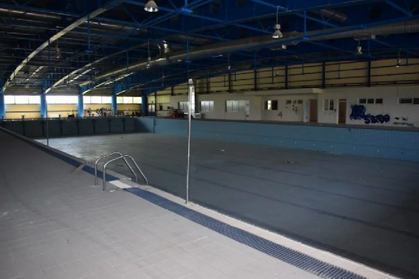 Μπετά το 2006, πρώτες βουτιές το… 2026: Ιστορία γραφειοκρατικής τρέλας για το κολυμβητήριο της Φλώρινας