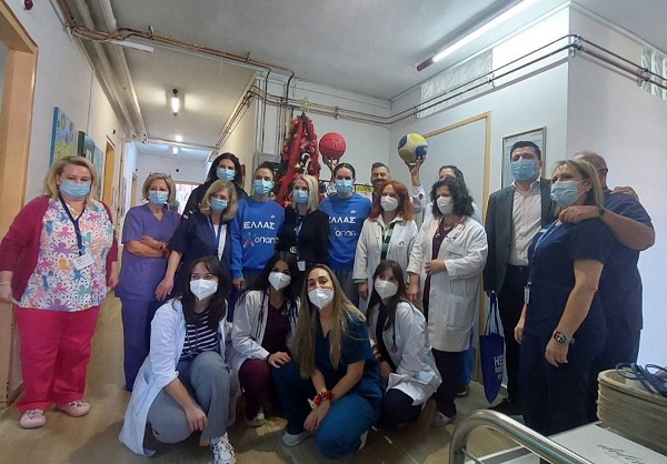 Η Εθνική Ομάδα Μπάσκετ Γυναικών επισκέφθηκε την Παιδιατρική Κλινική του Μαμάτσειου