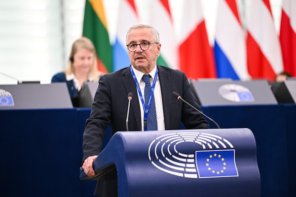 Γ.Μανιάτης: «Πώς τα 7,5 δισ. ευρώ των υποσχέσεων του κ. Μητσοτάκη για τη Δυτική Μακεδονία έγιναν μόλις 1,96 δισ.;»