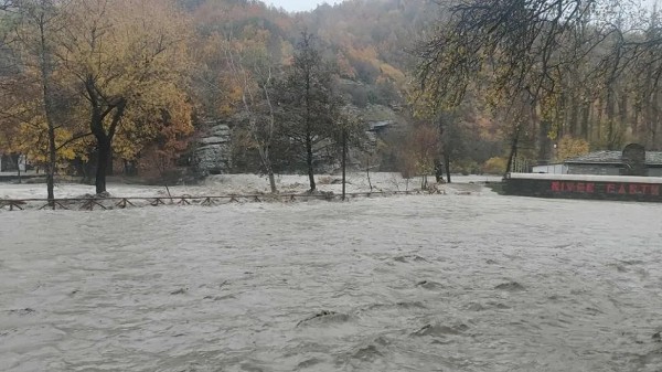 Εικόνες καταστροφής στο Νεστόριο Καστοριάς – Υπερχείλισε ο ποταμός Αλιάκμονας
