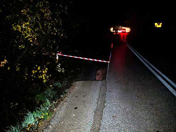 Κατάρρευση μέρους του οδοστρώματος στους Πύργους Εορδαίας – Διεξαγωγή κυκλοφορίας μέσω παρακαμπτηρίων οδών