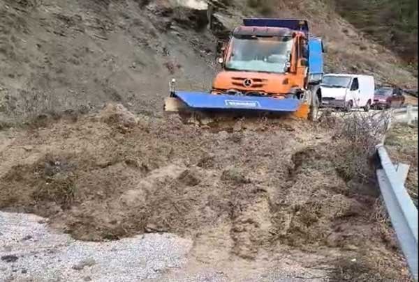 Συνεχίζονται οι παρεμβάσεις της Π.Ε. Καστοριάς στο οδικό δίκτυο