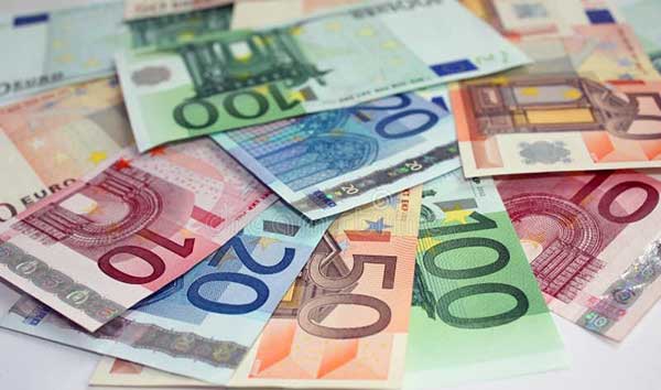 Σιάτιστα: Βρήκε χρηματικό ποσό στο δρόμο και αναζήτησε τον ιδιοκτήτη για να το επιστρέψει