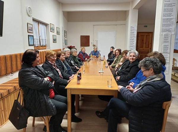 Οι γυναίκες της Εράτυρας κάνουν πρόβα για τα κόλιαντα