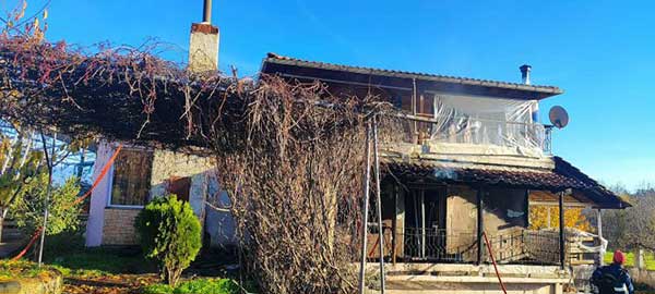 Τυλίχτηκε στις φλόγες διπλοκατοικία στη Λευκόβρυση Κοζάνης