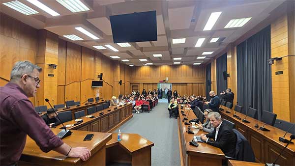 Ευχές για Καλά Χριστούγεννα στη γιορτή του Συλλόγου Υπαλλήλων στο κτίριο της ΠΕ Κοζάνης