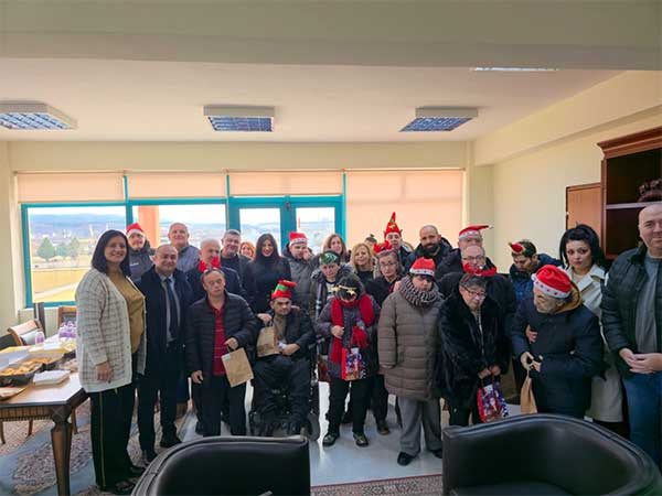 Τα πρωτοχρονιάτικα κάλαντα έψαλαν τα παιδιά των ΚΕΚΑ ΑμεΑ στο Διοικητήριο Πτολεμαΐδας