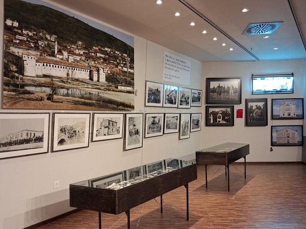 Εγκαινιάστηκε η Έκθεση Συλλεκτών Νομού Κοζάνης στην Κοβεντάρειο Δημοτική Βιβλιοθήκη