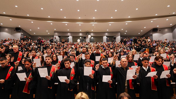 Στιγμιότυπα από την τελετή αποφοίτων του Τμήματος Επικοινωνίας και Ψηφιακών Μέσων του ΠΔΜ
