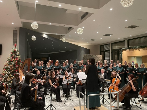 Μια ξεχωριστή χριστουγεννιάτικη συναυλία από τη Χορωδία Δωματίου Κοζάνης και το Ωδείο Δημόπουλου