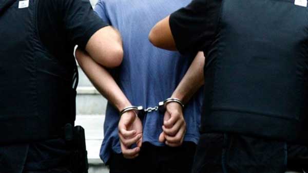 Άργος Ορεστικό: Σύλληψη 13χρονου μαθητή με μαχαίρι «πεταλούδα» στο σχολείο – Στο Αυτόφωρο και οι γονείς