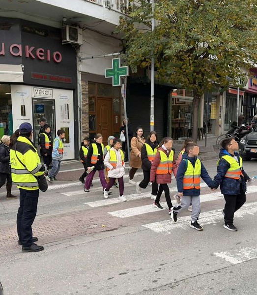 Ξεχωριστός περίπατος από τους μαθητές του Δημοτικού Σχολείου Κοίλων στους δρόμους της Κοζάνης