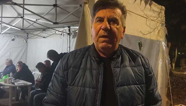 Ο Πασχάλης Χαρούμενος στο μπλόκο των Γρεβενών δηλώνει αντίθετος στο κλείσιμο των δρόμων