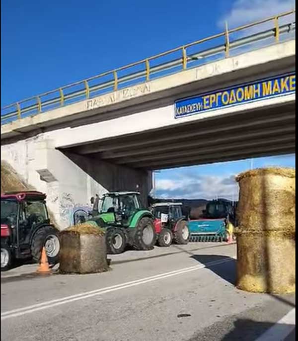 Αγρότες έκλεισαν τον δρόμο (Εγνατία) από Φλώρινα προς Κοζάνη και από Έδεσσα προς Κοζάνη