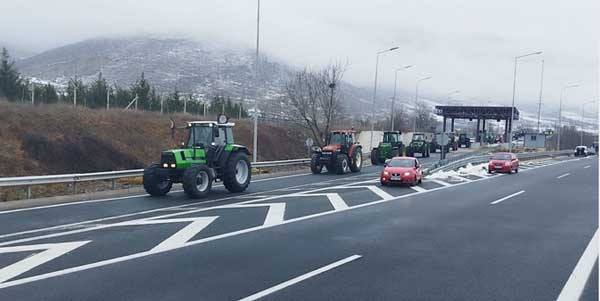 Δ. Μακεδονία: Αποχωρούν οι αγρότες από το μπλόκο της Μπάρας Σιάτιστας