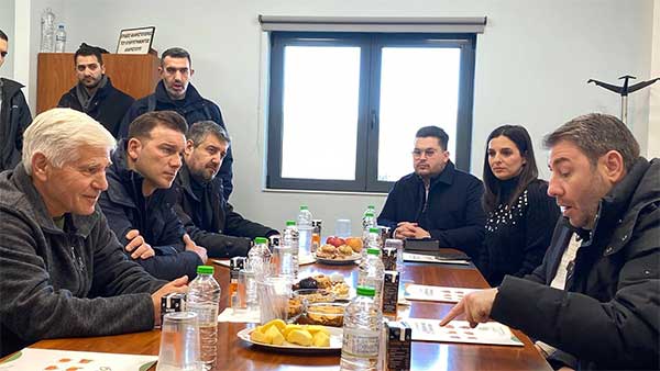 Επίσκεψη του Νίκου Ανδρουλάκη στους δύο αγροτικούς συνεταιρισμούς του Βελβεντού