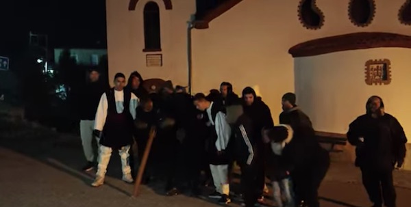Τα πρωτοχρονιάτικα κάλαντα με τα κουδούνια στην Ελάτη