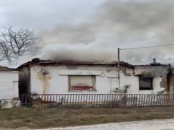 Φωτιά σε μονοκατοικία στον Περδίκκα Εορδαίας, διακομίστηκε στο νοσοκομείο ο ηλικιωμένος ένοικος