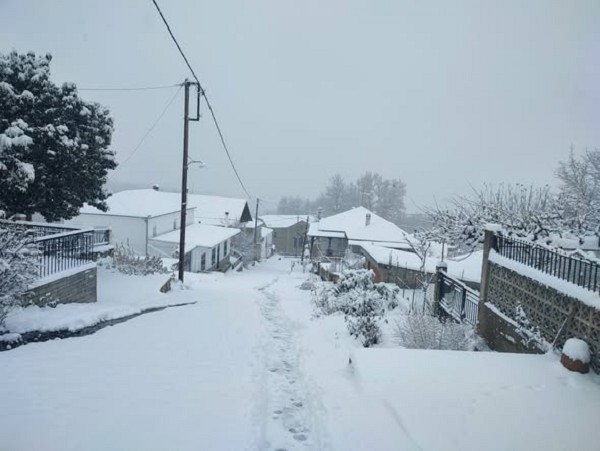 Για δεύτερη φορά φέτος ντύθηκε στα λευκά η Κορυφή Βοΐου