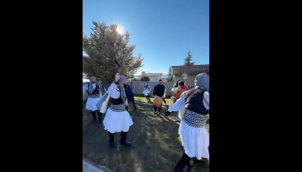 Βγήκαν τα Μωμογέρια στο Πρωτοχώρι