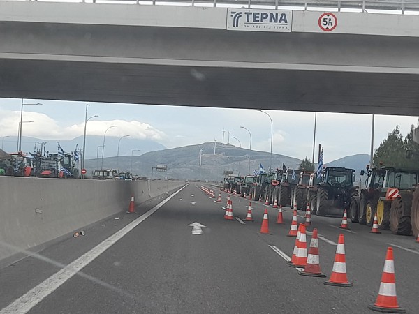 Από την Κοζάνη, «πολλά τσιγάρα» δρόμος: Οι μονοδρομήσεις στην εθνική οδό, τα μπλόκα, ο φόβος για κλειστές λαϊκές και η ακρίβεια στο ράφι