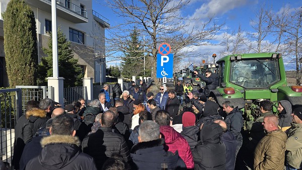 Μέλη του Δ.Σ. της Ομοσπονδίας Λαϊκών Αγορών Δυτικής Μακεδονίας στο Γιώργο Αμανατίδη