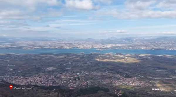 Υπάρχουν χωριά που δεν τα επισκέπτεσαι. Σε υποδέχονται
