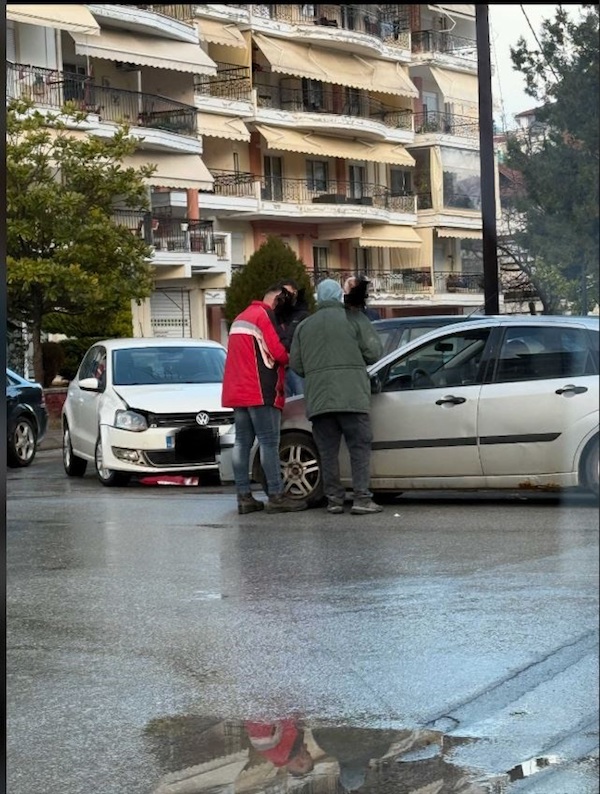 Τροχαίο ατύχημα με υλικές ζημίες στην Πτολεμαΐδα