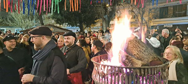 Άναψε και ο Φανός Αλώνια