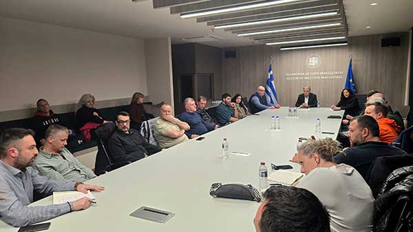 Συνάντηση του περιφερειάρχη με τους ανθρώπους του χάντμπολ και βόλεϊ