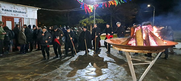 Άναψε ο Φανός Κεραμαριό