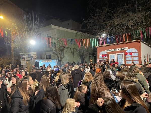 Άναψε ο Φανός Μπουγδανάθκα – Μεγάλο γλέντι γύρω από την φωτιά
