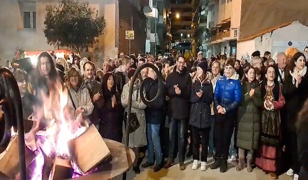 Άναψε ο Φανός Λάκκος τ΄Μάγγαν